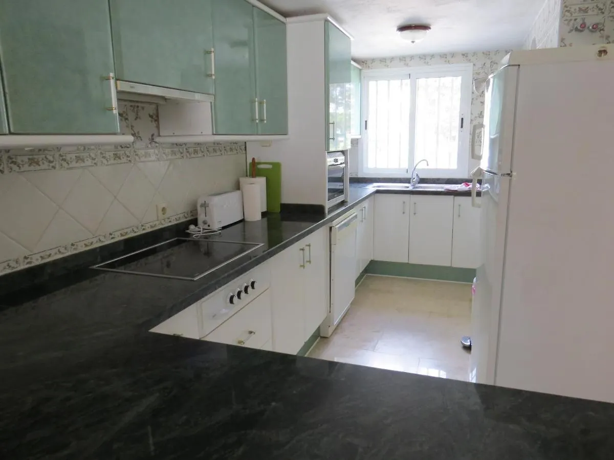 Vila Benavista Estepona - 2 Bed Town House With Pool 0*,  Španělsko